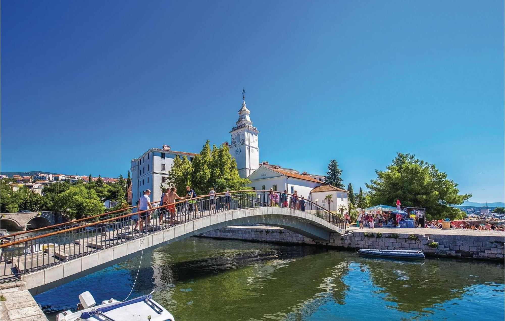 2 Bedroom Lovely Apartment In Crikvenica Esterno foto