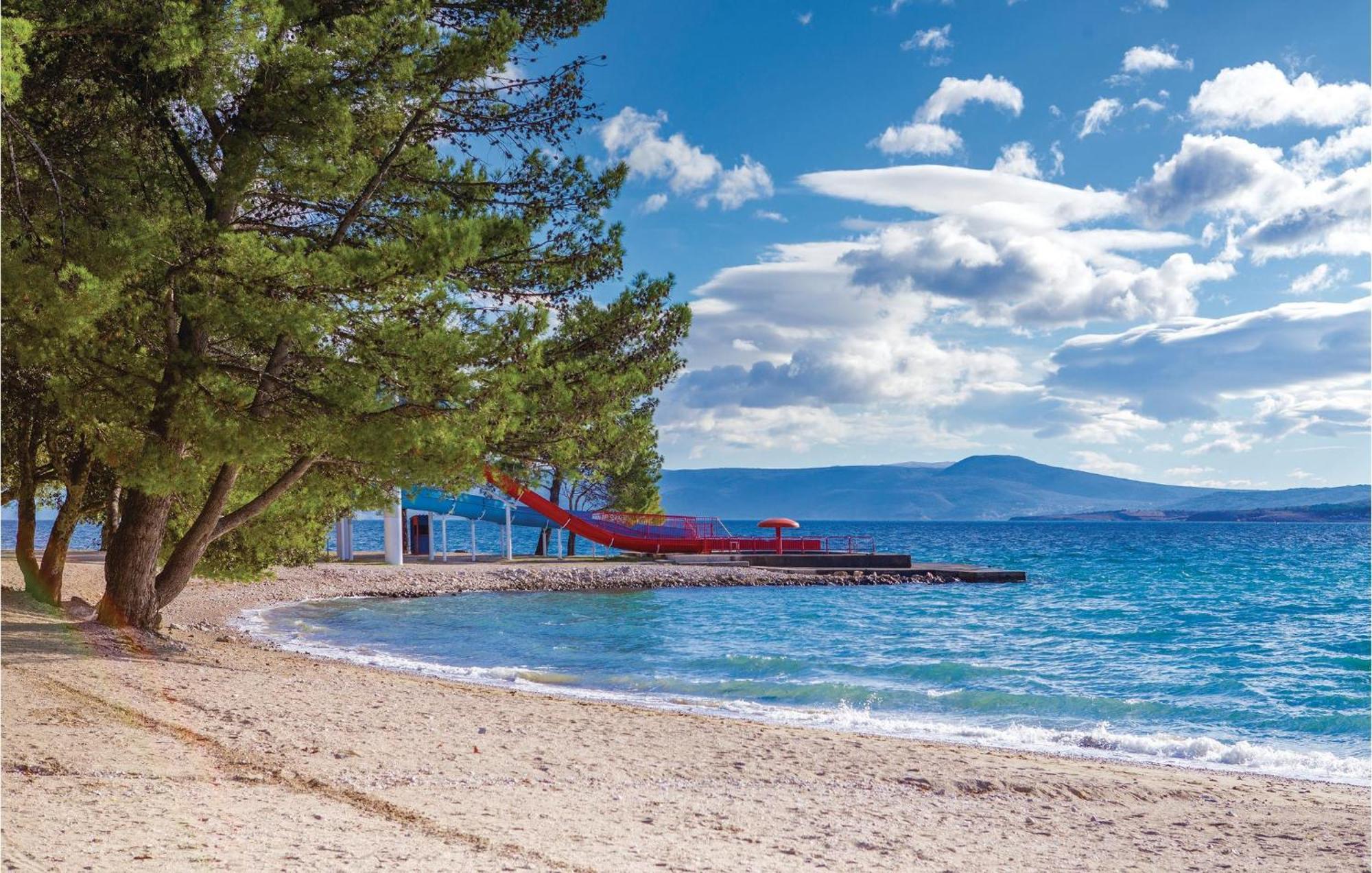 2 Bedroom Lovely Apartment In Crikvenica Esterno foto