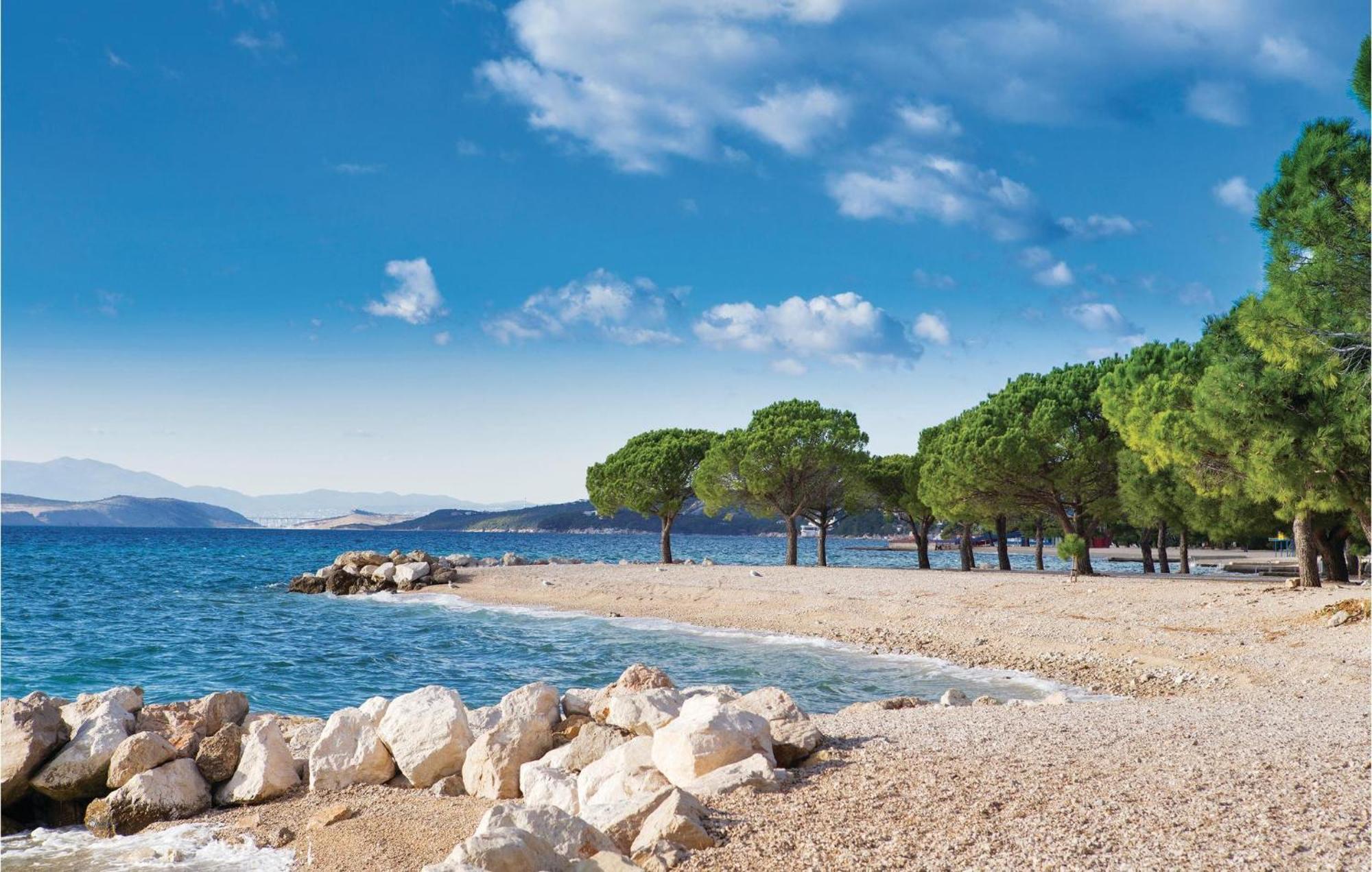 2 Bedroom Lovely Apartment In Crikvenica Esterno foto