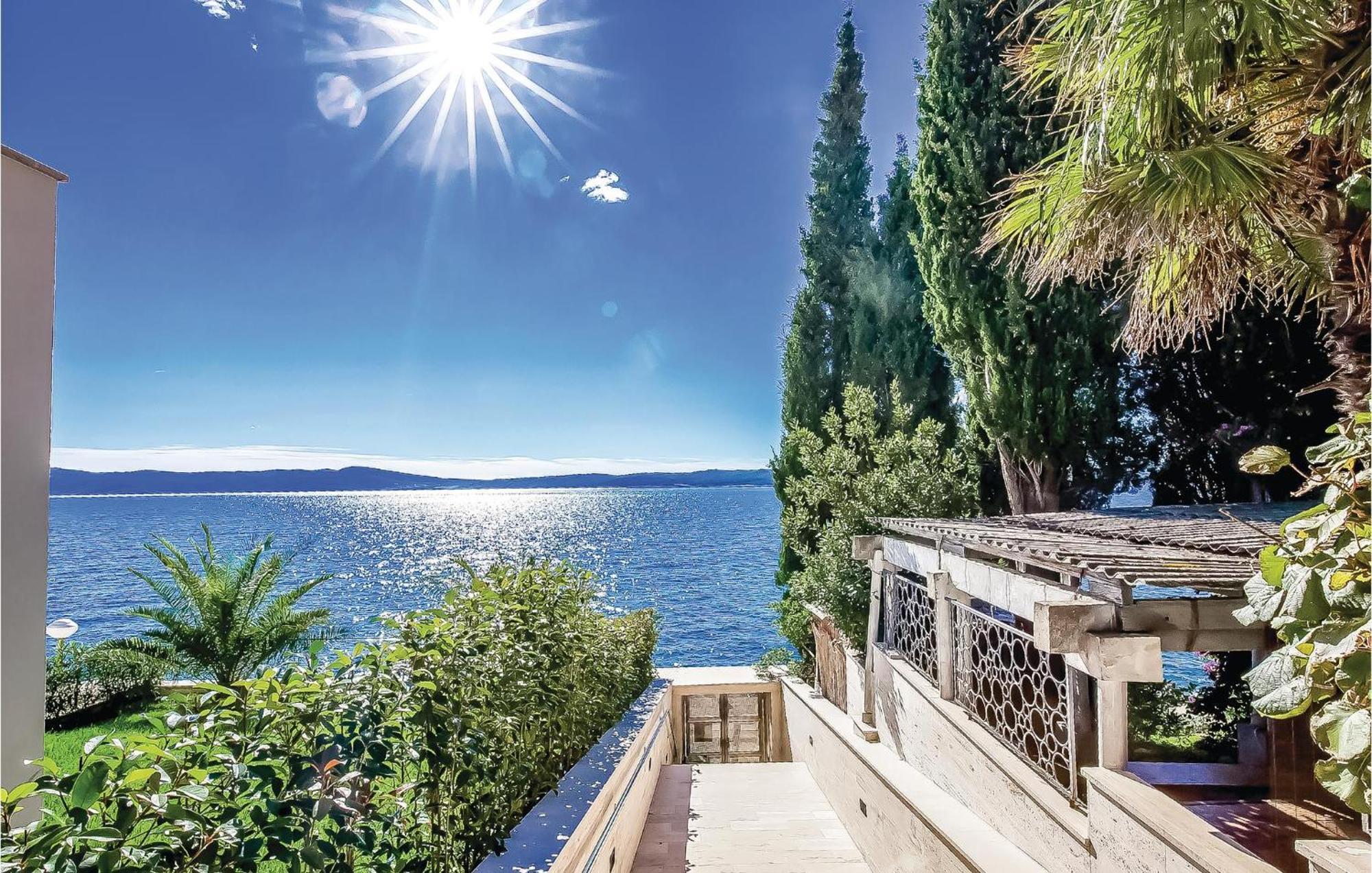 2 Bedroom Lovely Apartment In Crikvenica Esterno foto