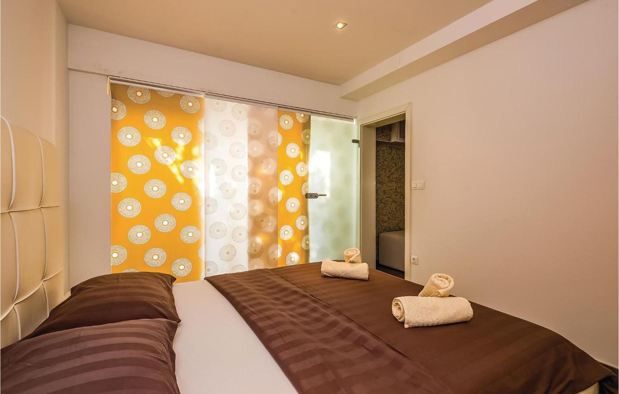 2 Bedroom Lovely Apartment In Crikvenica Esterno foto