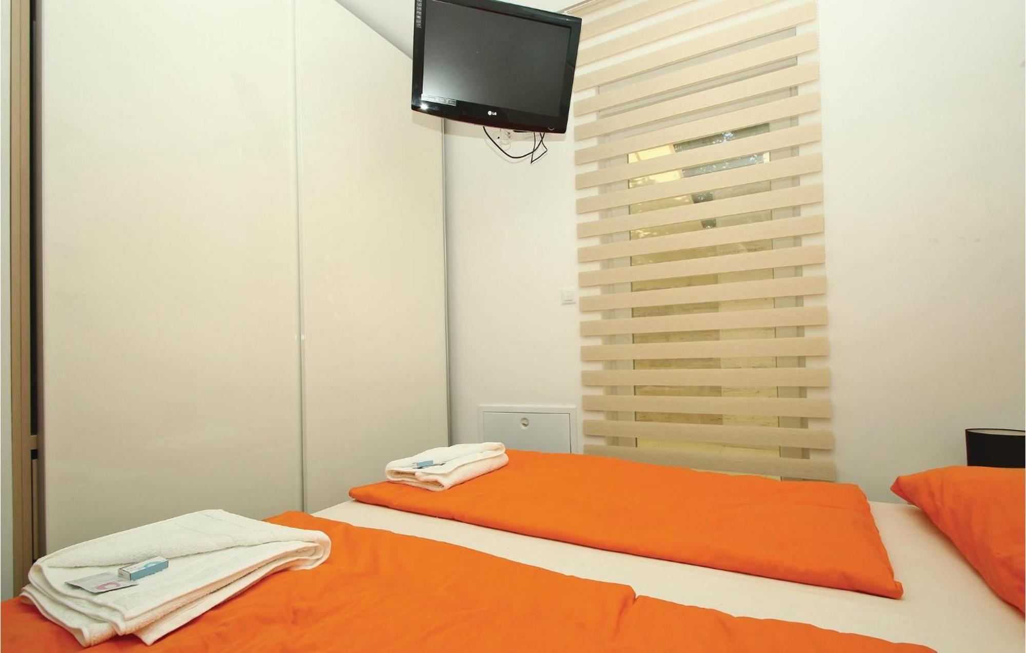 2 Bedroom Lovely Apartment In Crikvenica Esterno foto