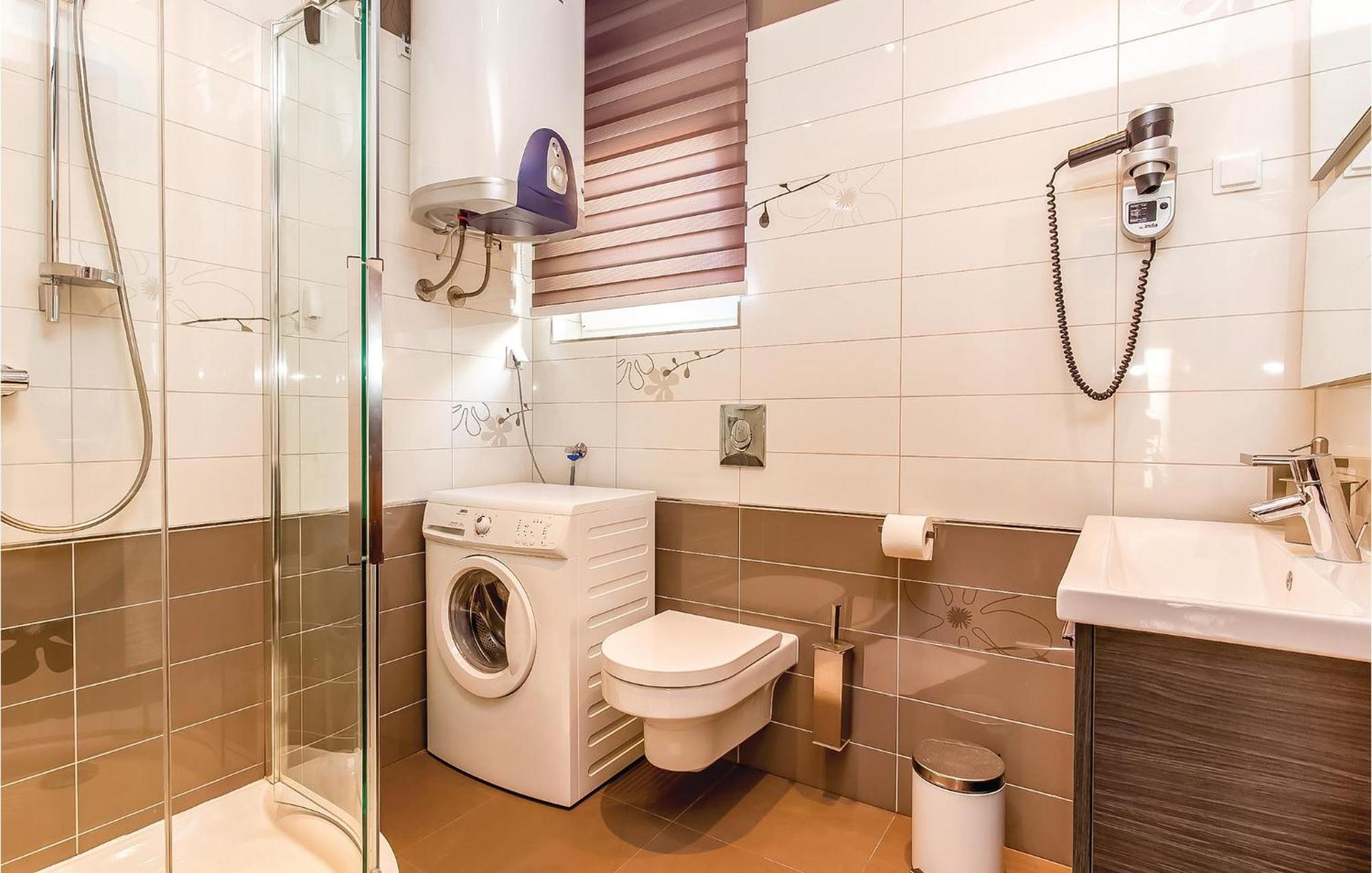 2 Bedroom Lovely Apartment In Crikvenica Esterno foto