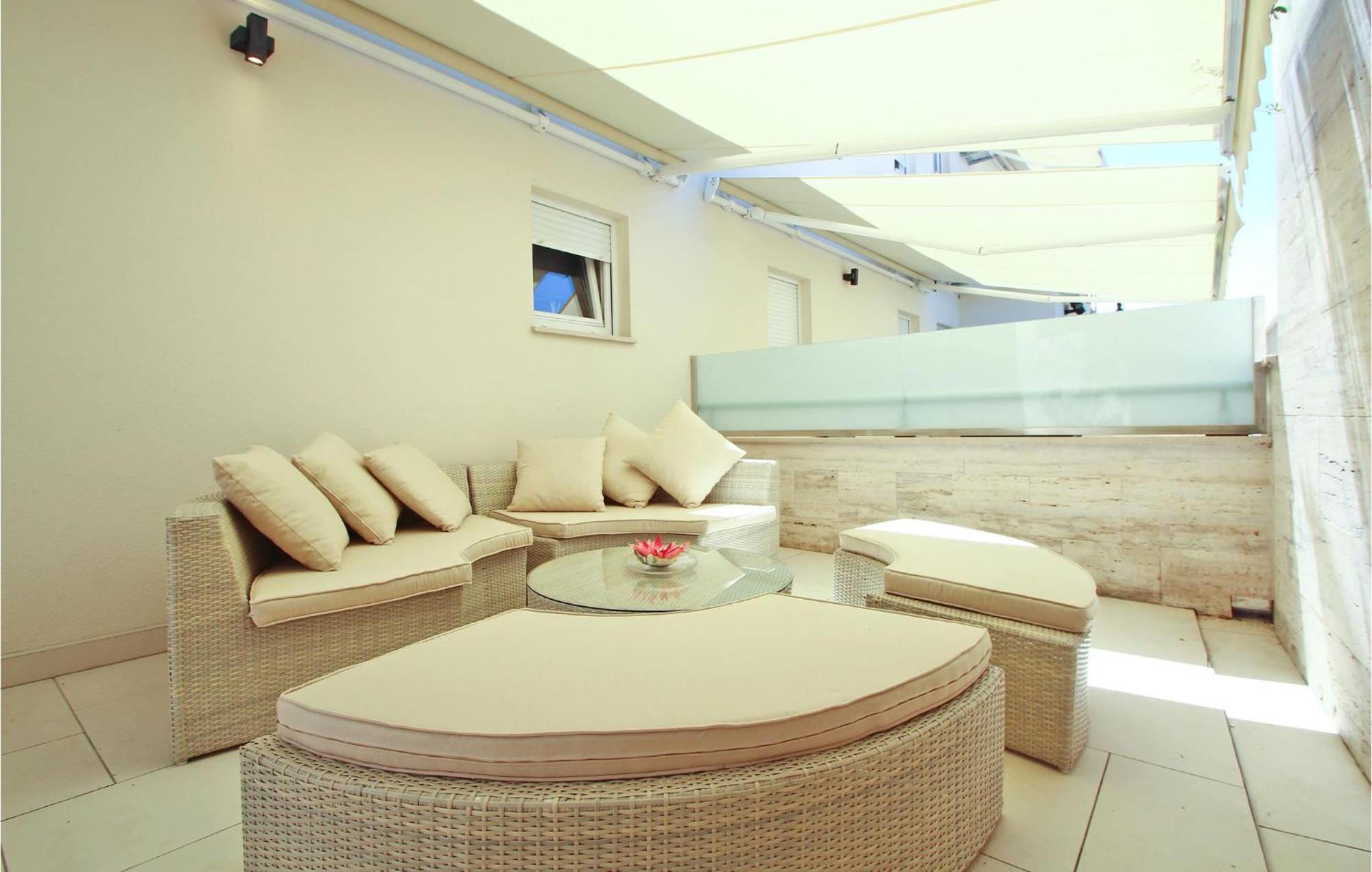2 Bedroom Lovely Apartment In Crikvenica Esterno foto