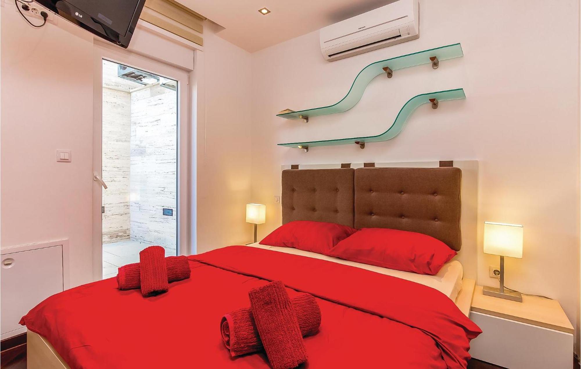 2 Bedroom Lovely Apartment In Crikvenica Esterno foto