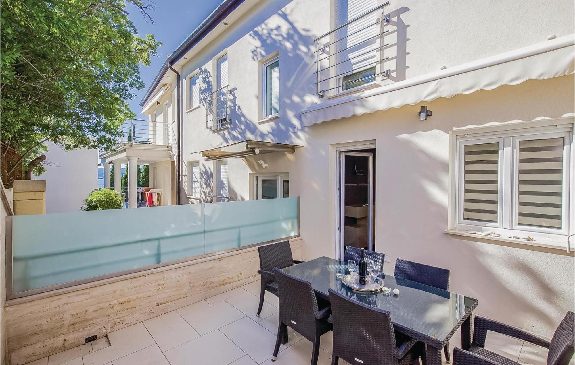 2 Bedroom Lovely Apartment In Crikvenica Esterno foto
