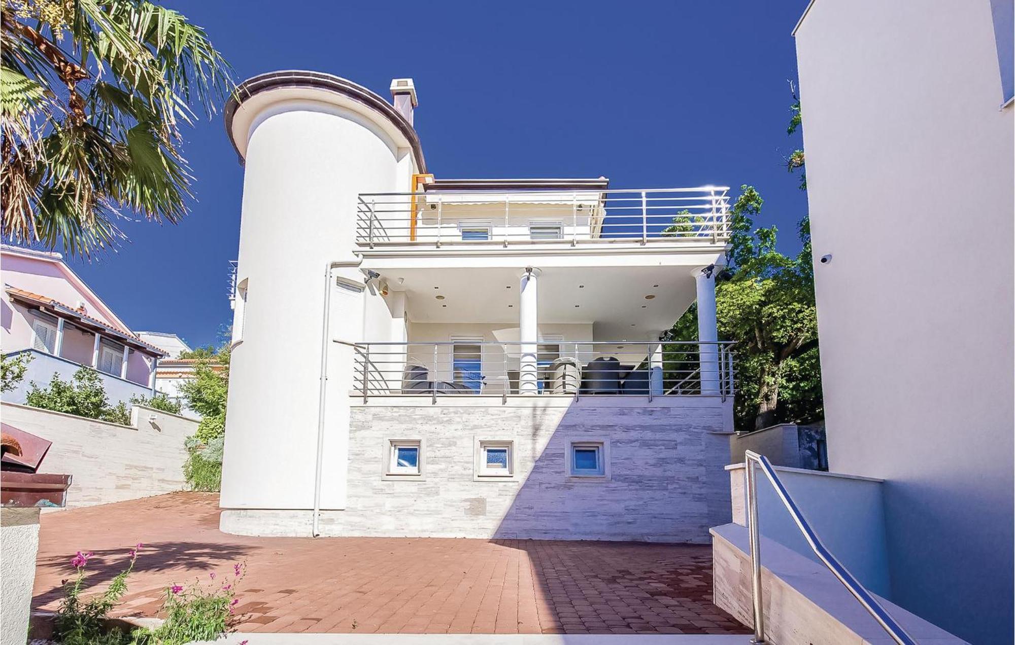 2 Bedroom Lovely Apartment In Crikvenica Esterno foto