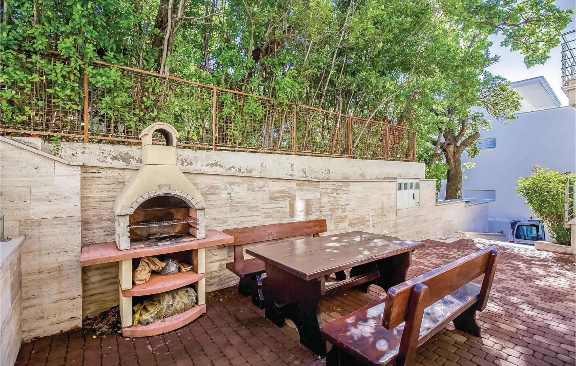 2 Bedroom Lovely Apartment In Crikvenica Esterno foto