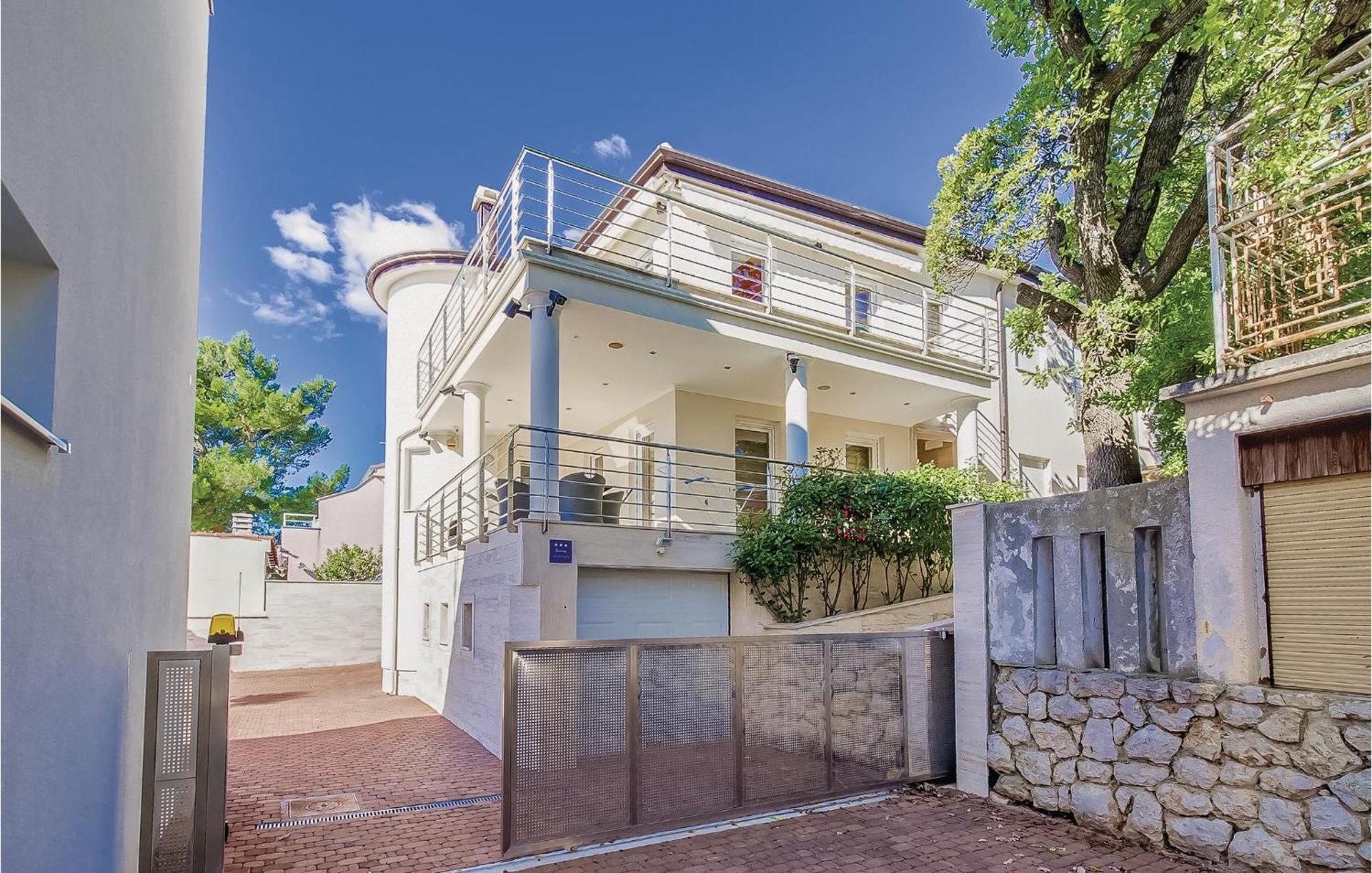 2 Bedroom Lovely Apartment In Crikvenica Esterno foto