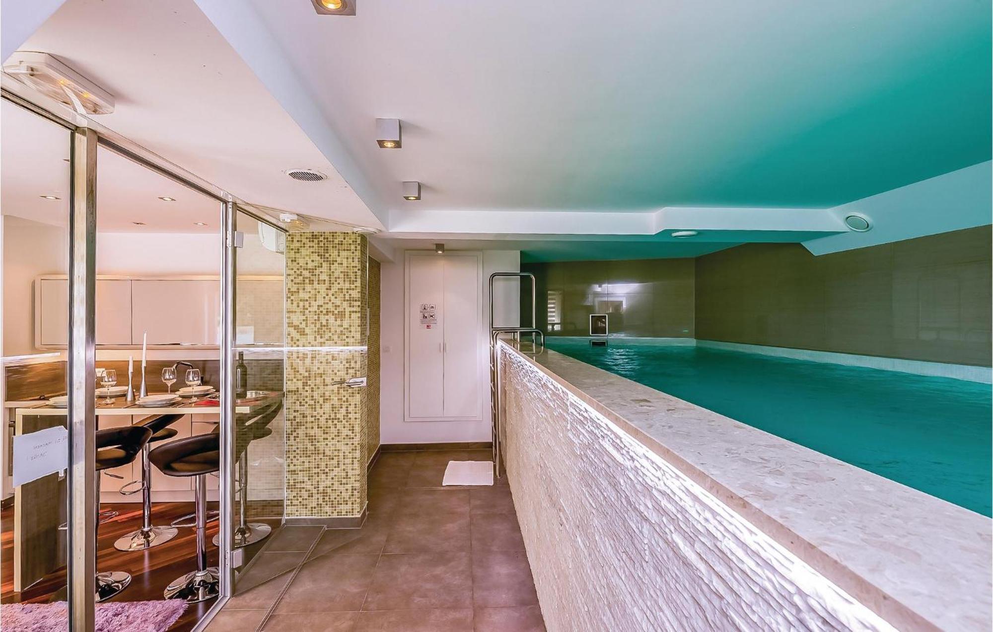 2 Bedroom Lovely Apartment In Crikvenica Esterno foto