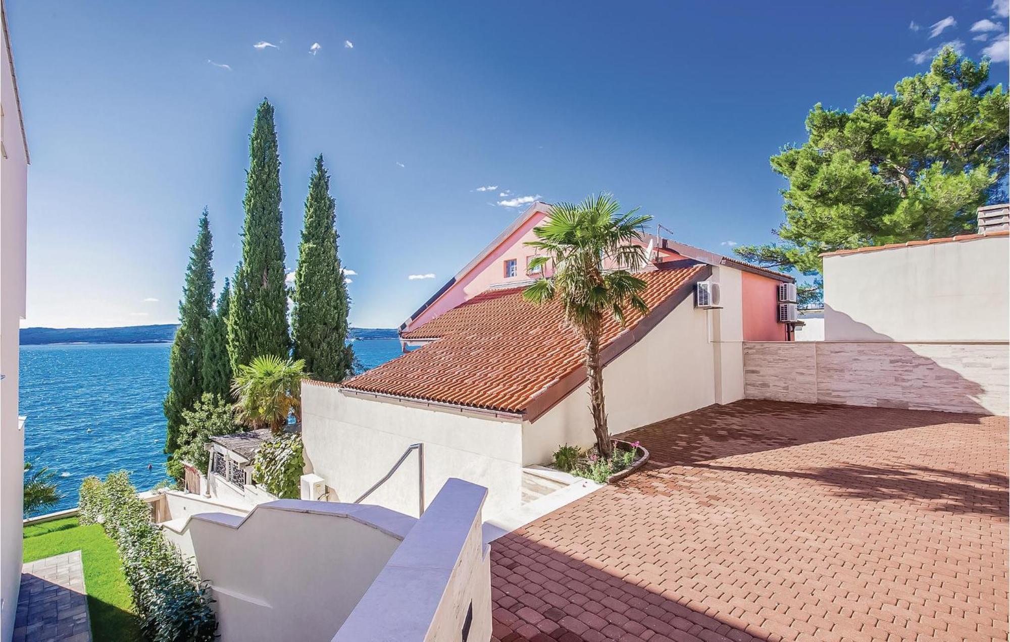 2 Bedroom Lovely Apartment In Crikvenica Esterno foto